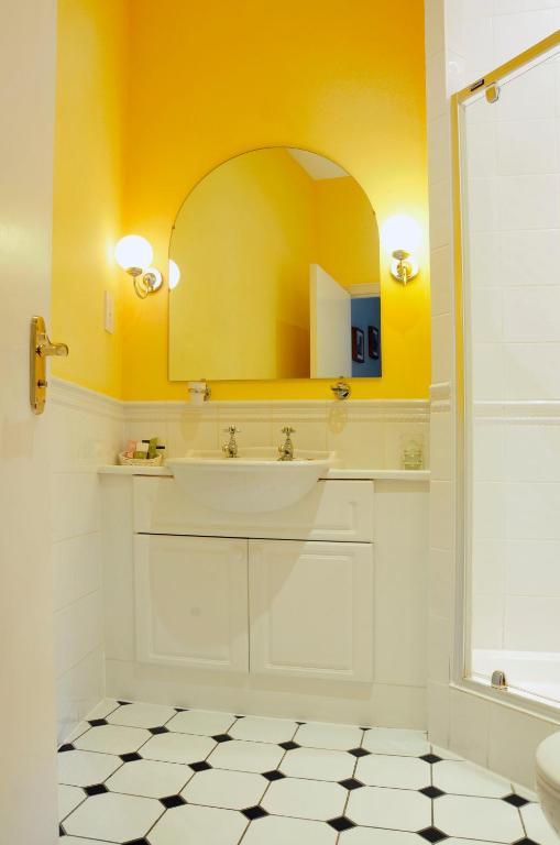 Chalk Lane Hotel Epsom Room photo
