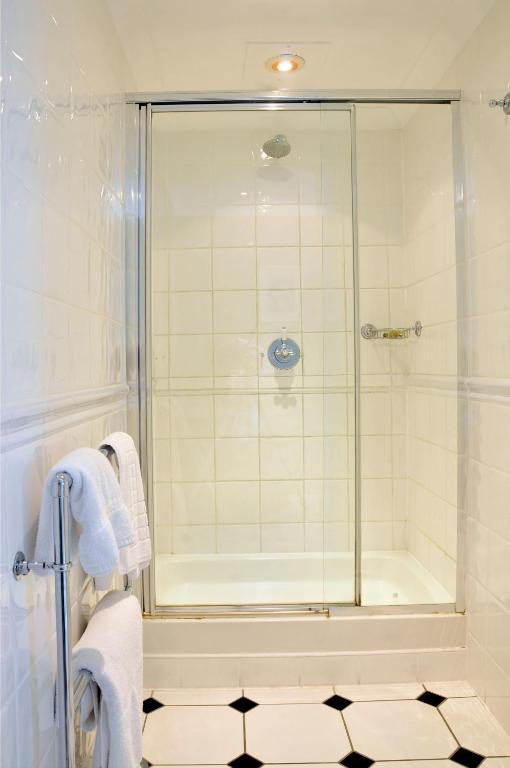 Chalk Lane Hotel Epsom Room photo
