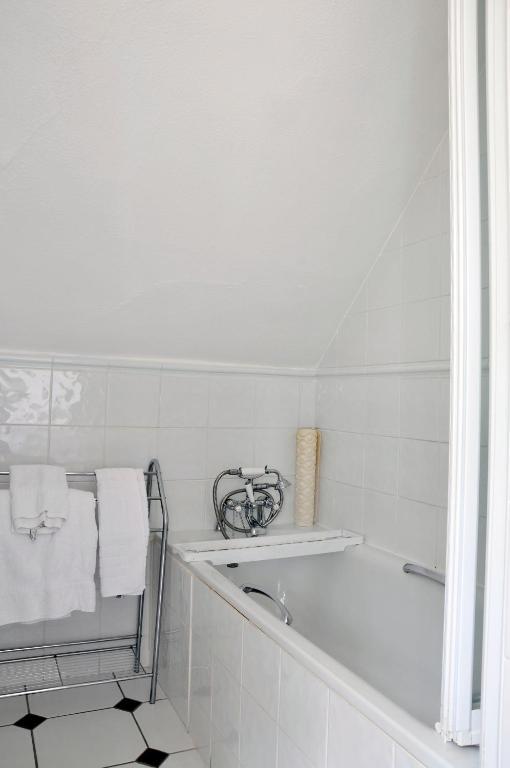 Chalk Lane Hotel Epsom Room photo